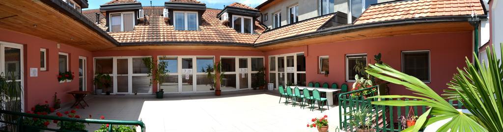 A Pousada Terasa Novi Sad Exterior foto